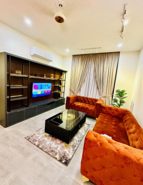 20 Min From Downtown Luxe 02 Bhk Penthouse with Balcony Sky Park One